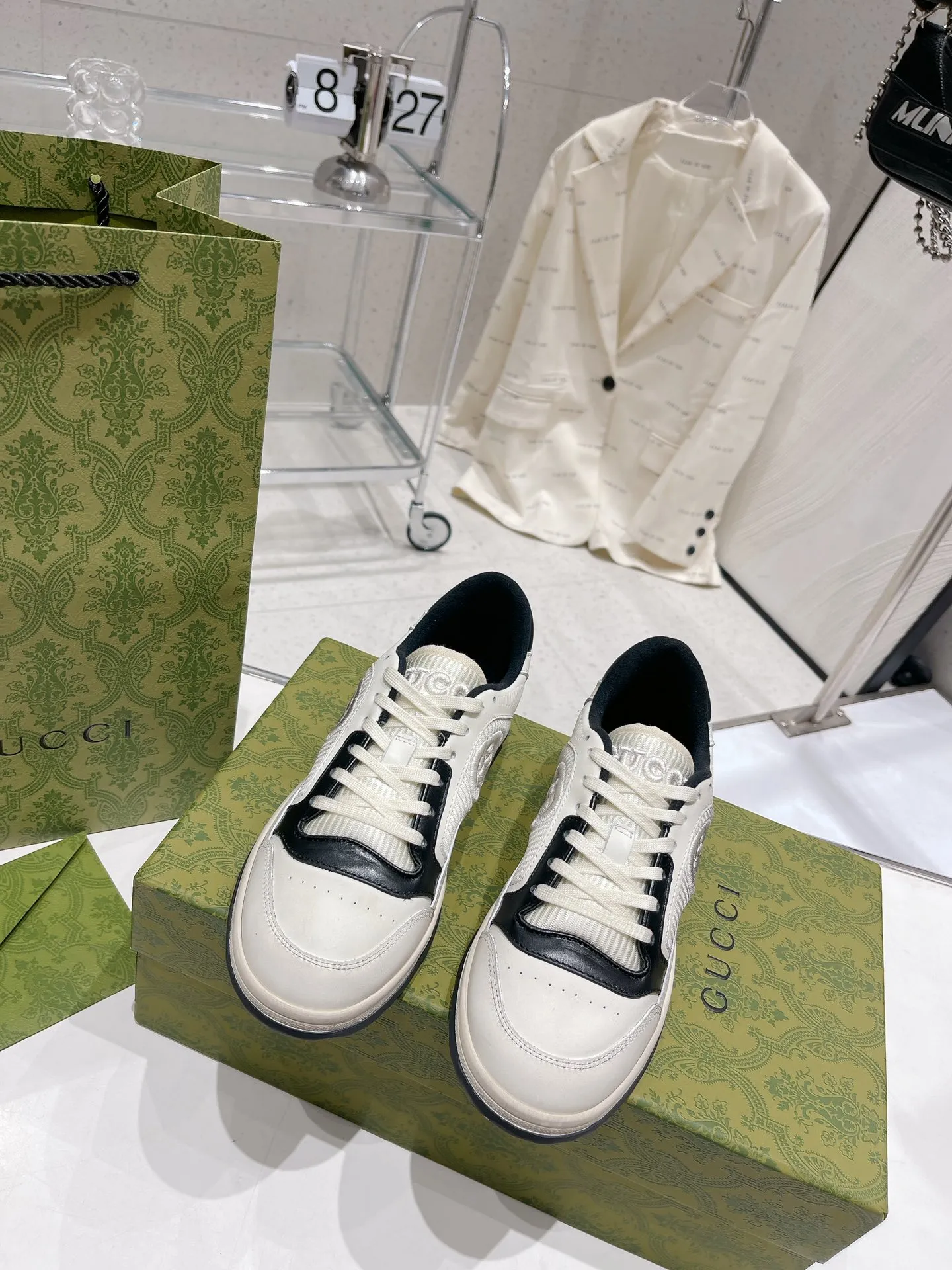 👟👟Ex-factory price 520👟👟 Gucci Gucci 2023 latest hot model MAC80 sneakers, couple style, casual, retro, old, dirty shoes, small dirty shoes, white shoes, original purchase, development, production, Gucci MAC80 new hot model series. The exquisite and compact interlocking double G logo romantically interprets the aesthetic concept of this series. Made of off-white leather, retro inspiration is cleverly integrated into the design of sports shoes, reinterpreting the brand logo. Fabric: Original custom imported first-layer cowhide. Lining: Original custom imported breathable mesh. Outsole: Original molded two-color TPU outsole. Sole thickness: 3CM. Size: Women's 35-40 / Men's 39-45.